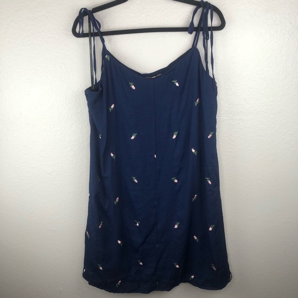 Hailey Lyn Embroidered Button Front Slip Dress - Picture 8 of 8
